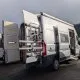 Camping-car Break Edition stationné avec portes arrière ouvertes