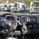 Intérieur d'un camping-car Fiat avec vue sur d'autres véhicules stationnés