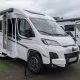 Camping-car blanc Sunlight T68 stationné sur un parking