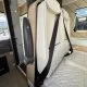 Siège de camping-car avec ceinture de sécurité et revêtement en cuir beige.